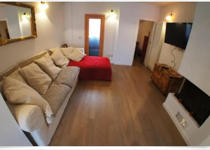 La Casetta Sulla Piazza Principale Di Дом отдыха