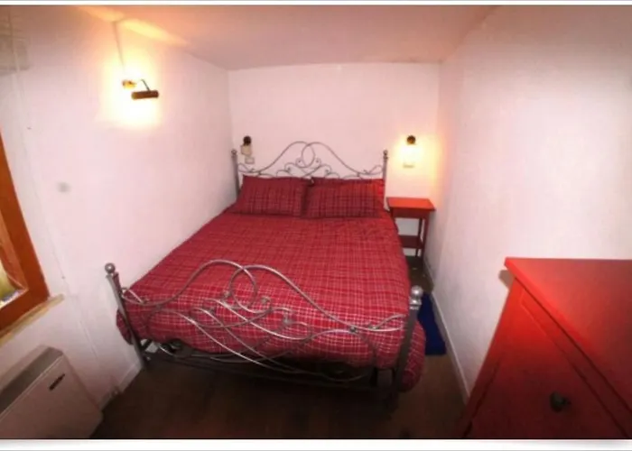 La Casetta Sulla Piazza Principale Di * Пескассероли